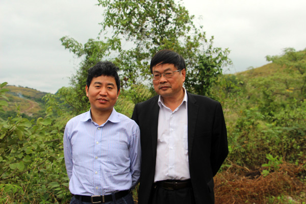 左：周金星教授，右：王勇坚教授